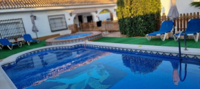 SE ALQUILA CHALET CON PISCINA Y YACUCCI